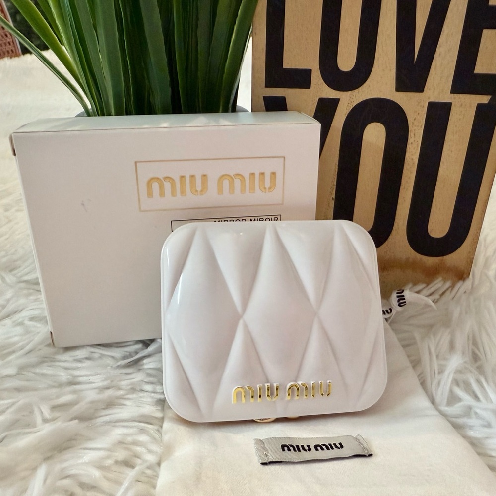 NWT Authentic Miu Miu Classic Crisp White Double Sided Dual Compact Mirror - Picture 4 of 7